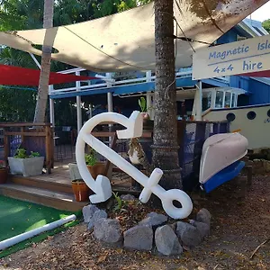 3* Gasthuis And Car Hire